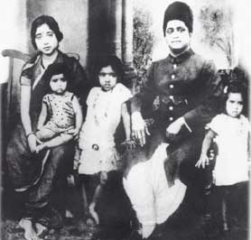Lata Mangeshkar and family