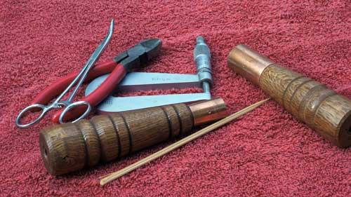 tools for stringing and tuning the esraj or dilruba