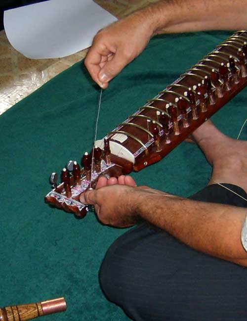 Mounting a dilruba string (permanent step 3)