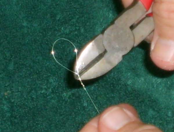 Mounting a esraj string (step 4)