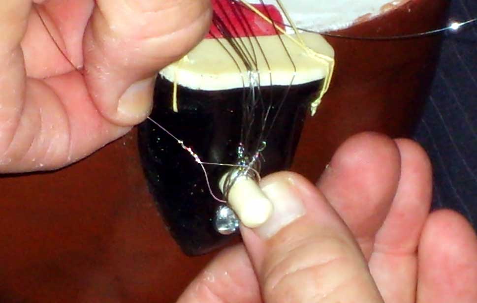 Mounting a esraj string (step 5)